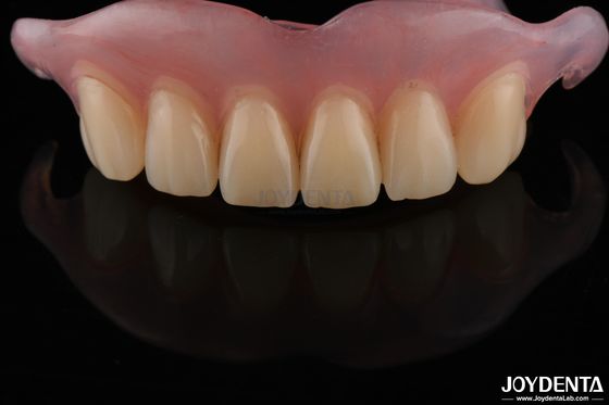 Dentistico dall'aspetto naturale, protesi dentali complete, resistente agli odori, regolabile per il giusto allineamento.