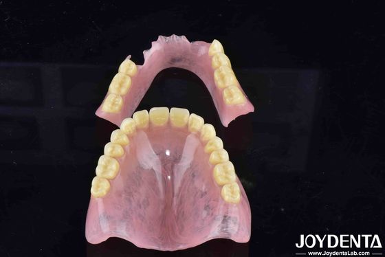 Tecnologia avanzata di arrangiamento dei denti Finitura dentale acrilica con buona elasticità e caratteristiche diverse