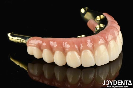 Di' addio ai denti mancanti con la zirconia naturale e resistente